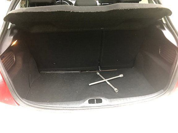 Peugeot 208 5 of 14
