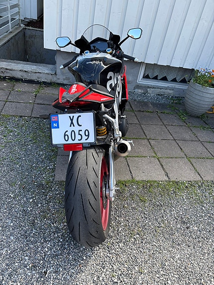 Aprilia RSV4 RF 3 of 5