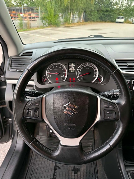 Suzuki Swift 13 of 30
