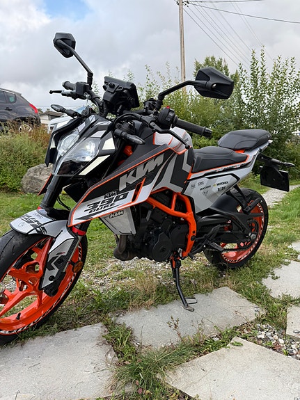 KTM 390 Duke 2 of 15