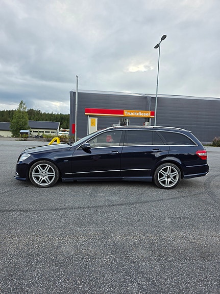 Mercedes-Benz E350 d 2 of 11