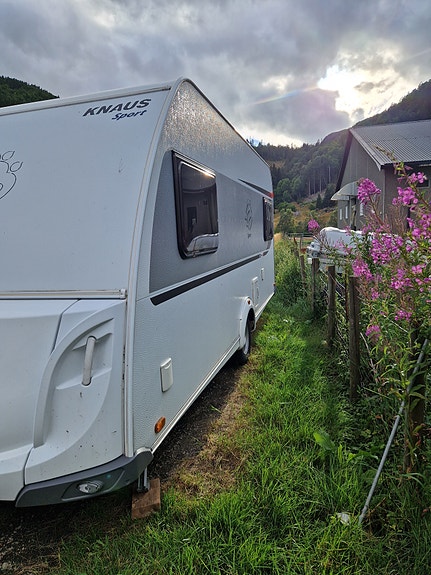 Knaus Sport 460 W04 2 of 10