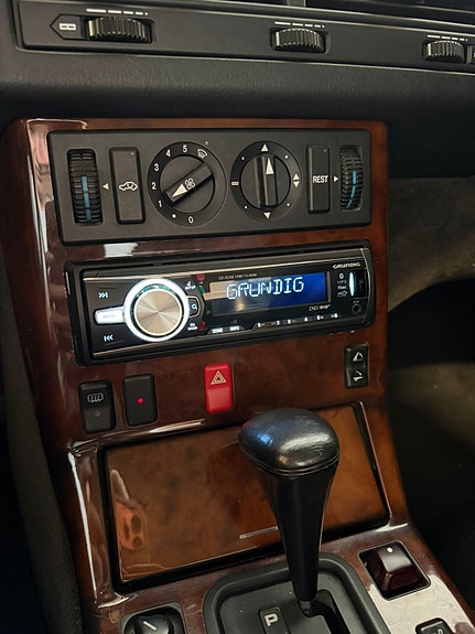 Mercedes-Benz SL300 10 of 24