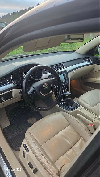 Skoda Superb 23 of 30