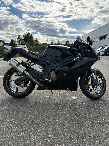 Aprilia RSV 1000 R 10 of 11
