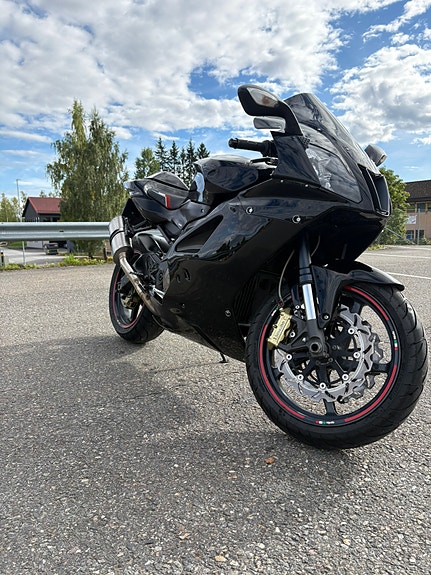Aprilia RSV 1000 R 3 of 11