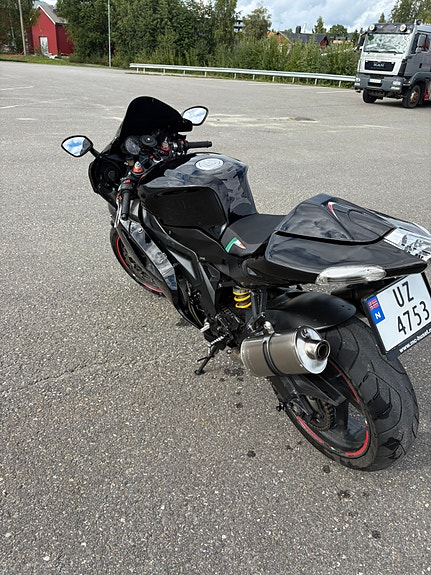 Aprilia RSV 1000 R 7 of 11