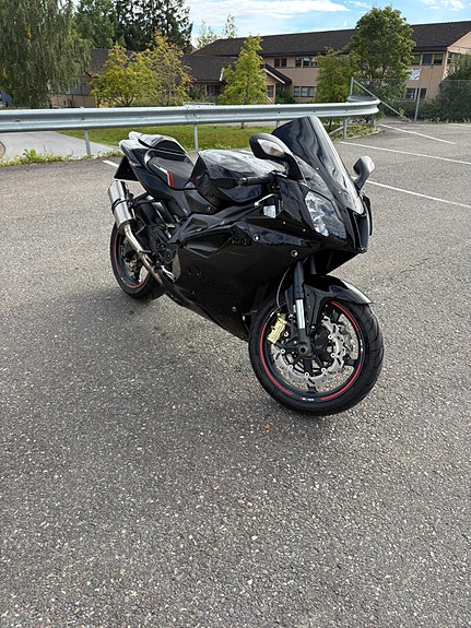 Aprilia RSV 1000 R 11 of 11