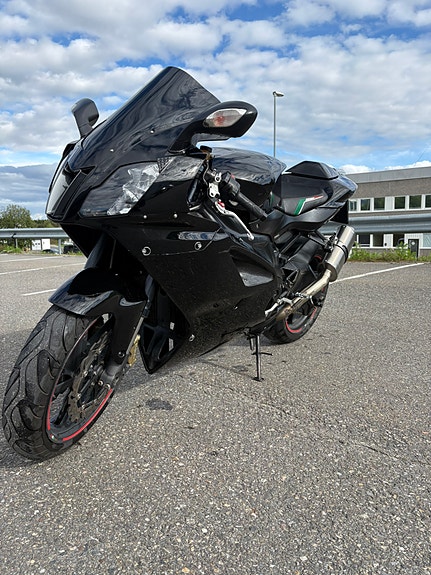 Aprilia RSV 1000 R 5 of 11