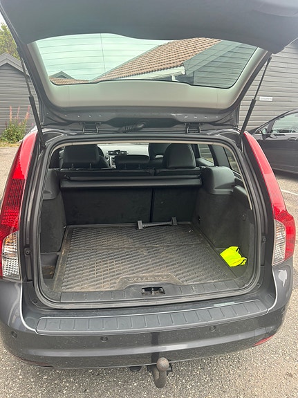 Volvo V50 2 of 7
