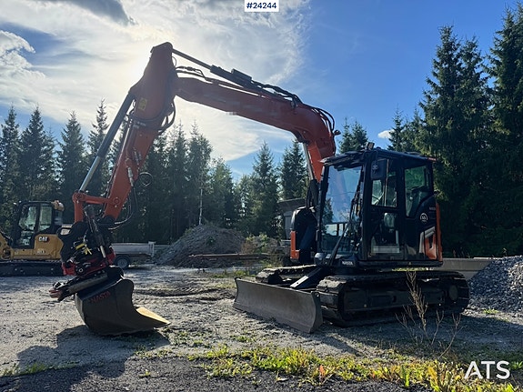Hitachi ZX95US-7 Gravemaskin m/ Rototilt m/ grip – 2 Skuffer – Pigghamer – 720 Timer. 9 of 30