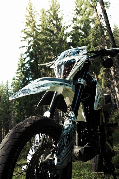 Aprilia SX125 super motard 2 of 14