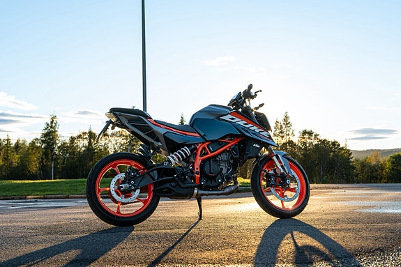 KTM 390 Duke 2 of 5