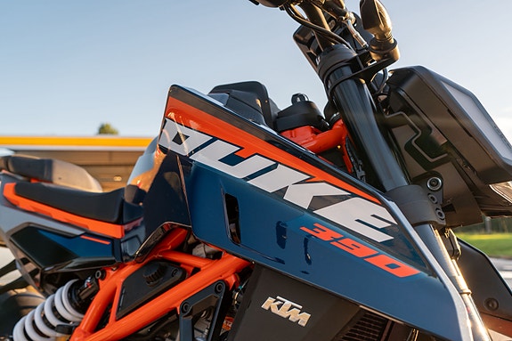 KTM 390 Duke 3 of 5