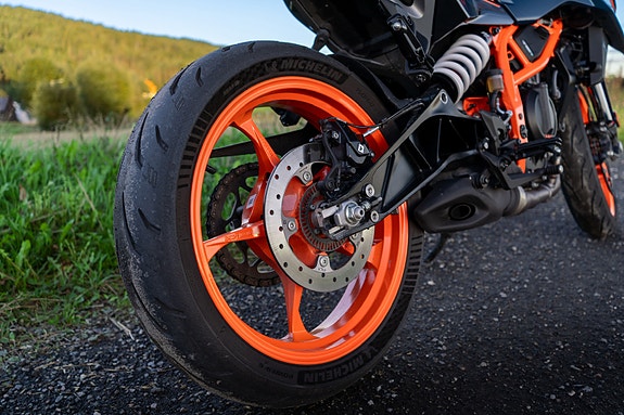 KTM 390 Duke 4 of 5