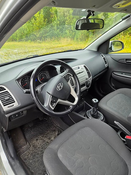 Hyundai i20 7 of 16