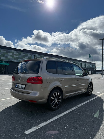 Volkswagen Touran 6 of 30