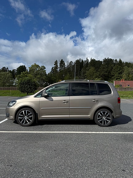 Volkswagen Touran 3 of 30