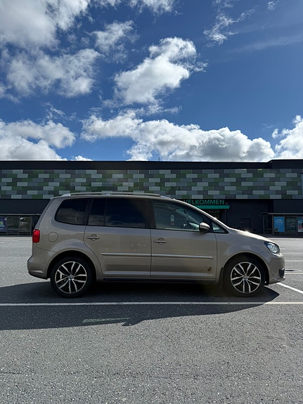 Volkswagen Touran 7 of 30