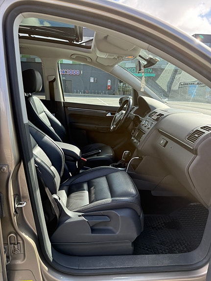 Volkswagen Touran 30 of 30