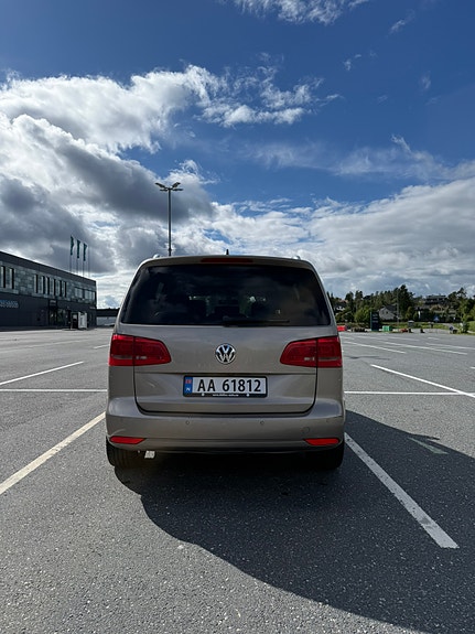 Volkswagen Touran 5 of 30