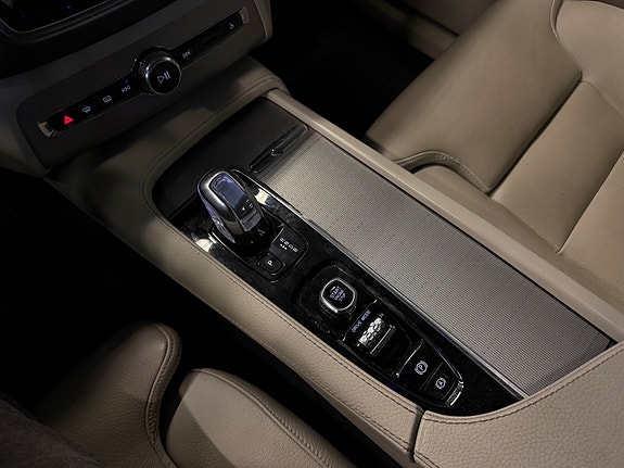 Volvo XC90 21 of 30