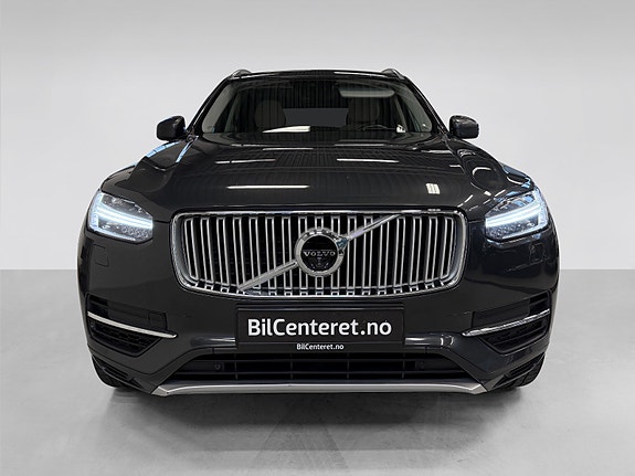 Volvo XC90 2 of 30