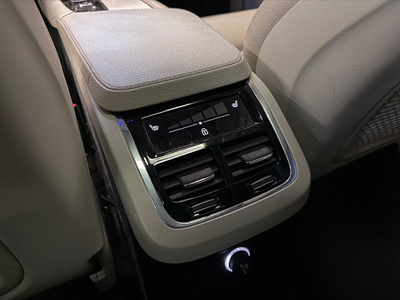 Volvo XC90 25 of 30