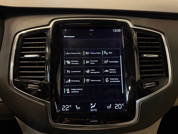 Volvo XC90 16 of 30