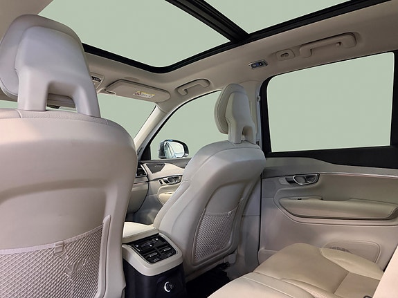 Volvo XC90 11 of 30