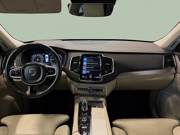 Volvo XC90 13 of 30