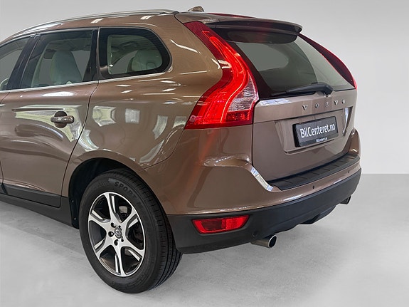 Volvo XC60 14 of 30