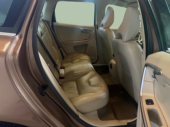 Volvo XC60 20 of 30