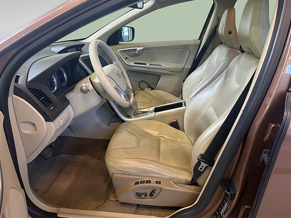 Volvo XC60 16 of 30