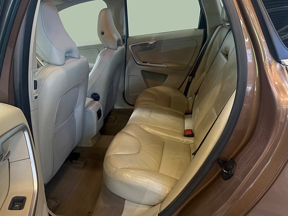 Volvo XC60 17 of 30