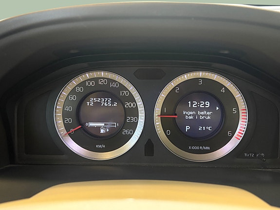 Volvo XC60 25 of 30