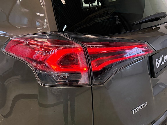 Toyota RAV4 14 of 30