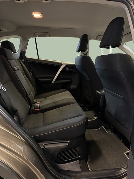Toyota RAV4 18 of 30
