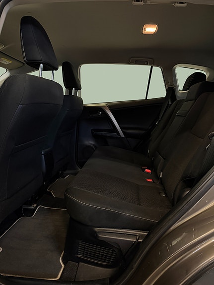 Toyota RAV4 17 of 30