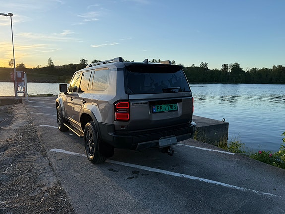 Toyota Land Cruiser 26 of 30