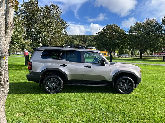 Toyota Land Cruiser 5 of 30