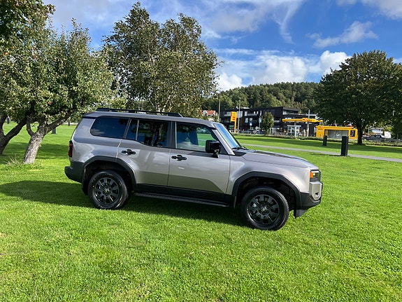 Toyota Land Cruiser 4 of 30