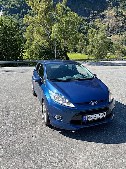 Ford Fiesta 2 of 18
