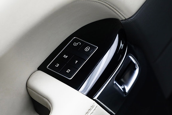Land Rover Range Rover Sport 23 of 30