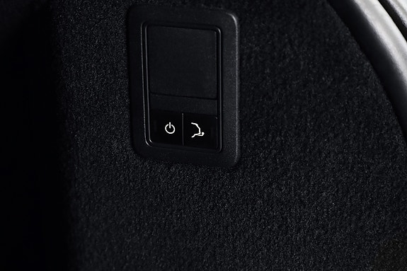 Land Rover Range Rover Sport 8 of 30