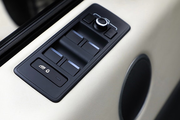 Land Rover Range Rover Sport 22 of 30