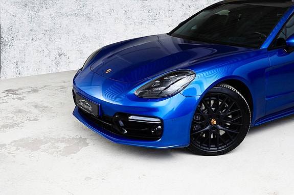 Porsche Panamera 4 of 30