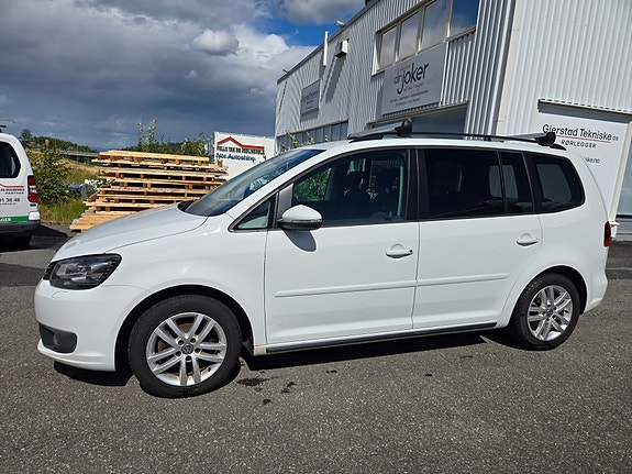 Volkswagen Touran 2 of 16