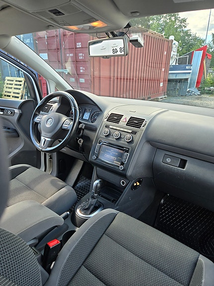 Volkswagen Touran 7 of 16