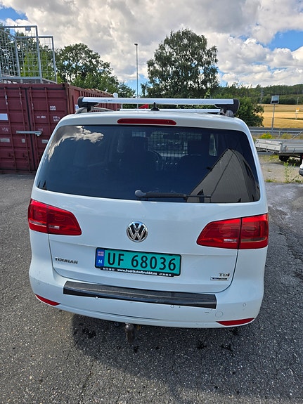 Volkswagen Touran 4 of 16
